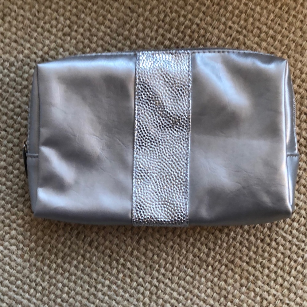 La prairie make up bag.